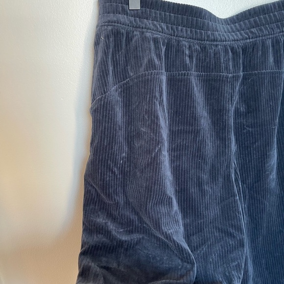 Lululemon Scuba Mid-Rise Wide-Leg Pant 7/8 Length *Velvet Cord True Navy - Picture 14 of 14